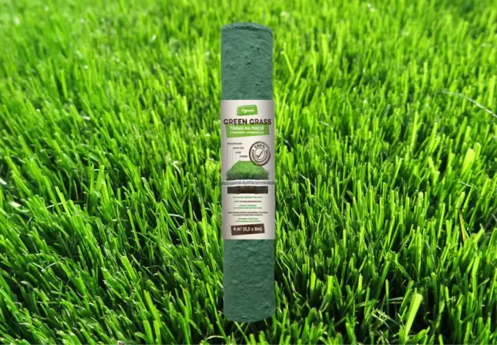 Rolka trawy gazonowej "Green Grass" na macie z nawozem i hydrożelem. Idealna do szybkiego zazielenienia ogrodu.