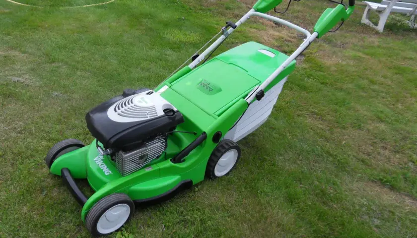 Kosiarka Viking czy Stihl – która lepiej spełni Twoje oczekiwania?