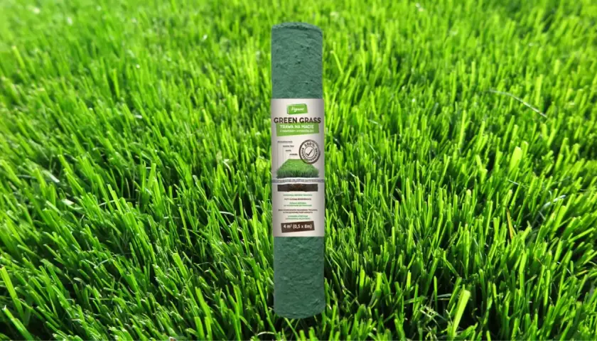 Rolka trawy gazonowej "Green Grass" na macie z nawozem i hydrożelem. Idealna do szybkiego zazielenienia ogrodu.