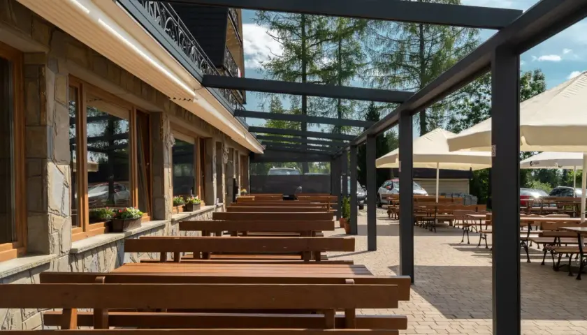 Ile kosztuje montaż pergoli? Zaskakujące ceny i istotne czynniki