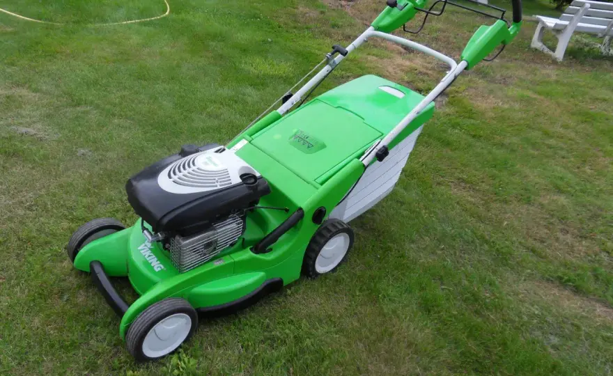 Kosiarka Viking czy Stihl – która lepiej spełni Twoje oczekiwania?