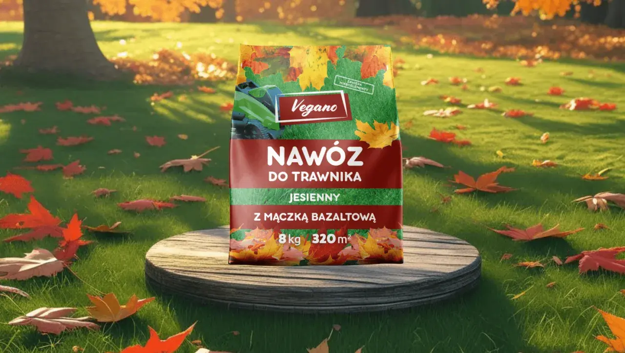 Jesienny nawóz do trawnika Vegano z mączką bazaltową, który zawiera superfosfat, na tle jesiennego ogrodu.